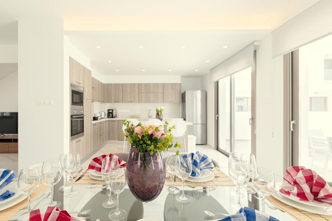 Palm Tree Villas Livadhia Екстер'єр фото