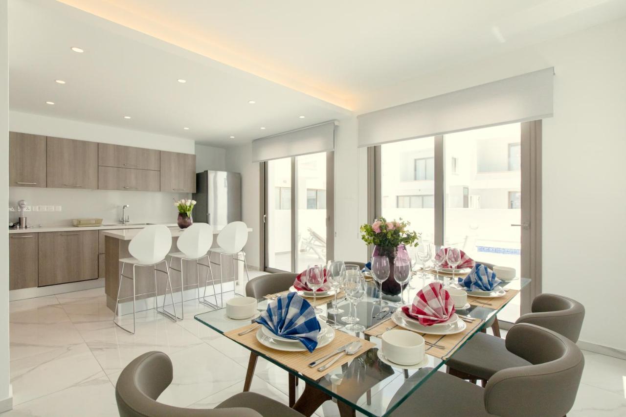 Palm Tree Villas Livadhia Екстер'єр фото