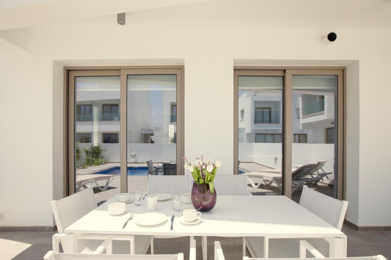 Palm Tree Villas Livadhia Екстер'єр фото