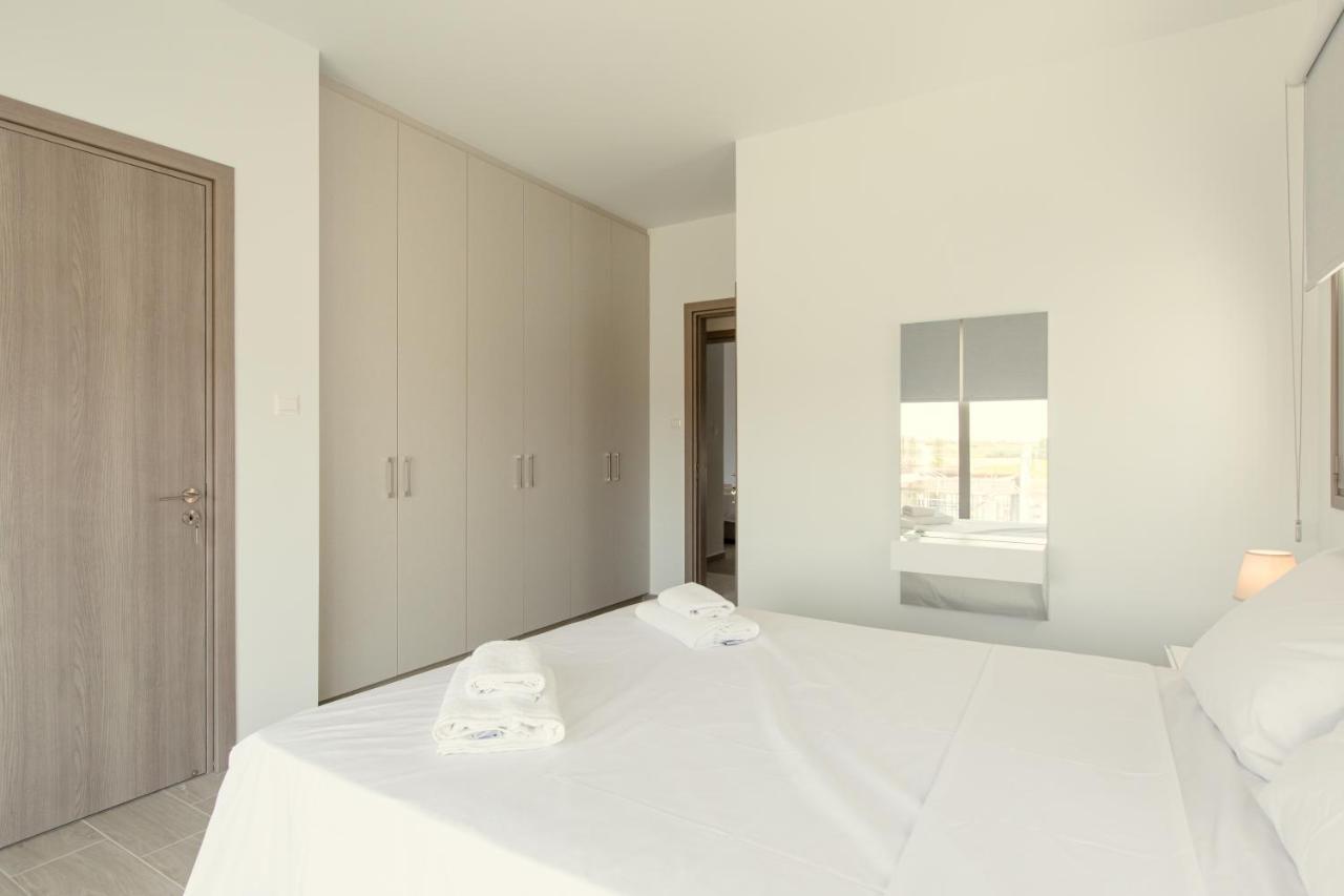 Palm Tree Villas Livadhia Екстер'єр фото