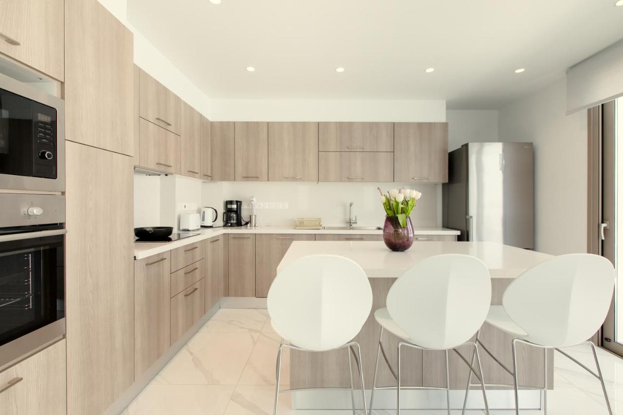 Palm Tree Villas Livadhia Екстер'єр фото