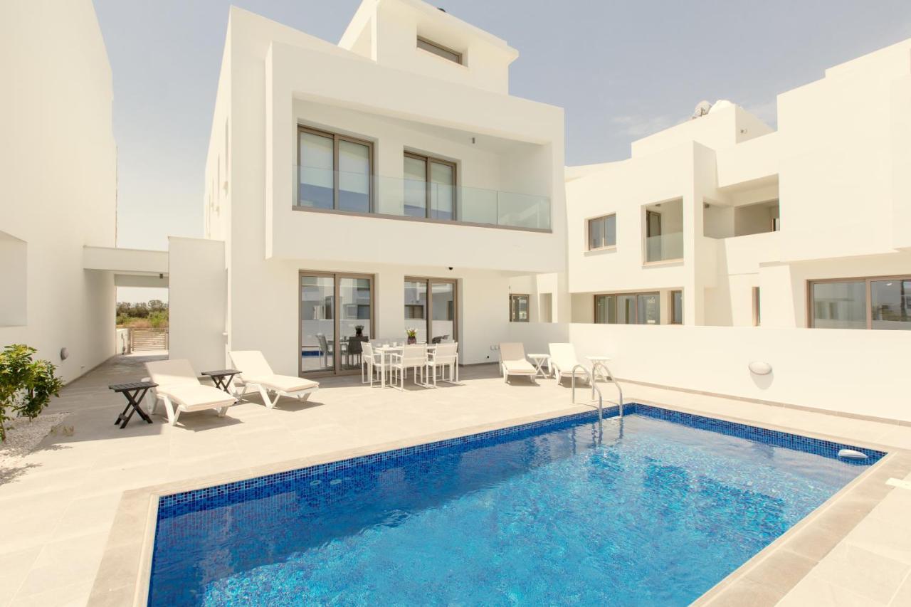 Palm Tree Villas Livadhia Екстер'єр фото