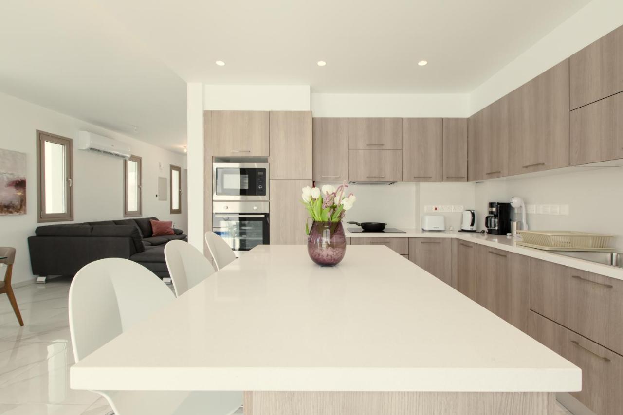Palm Tree Villas Livadhia Екстер'єр фото