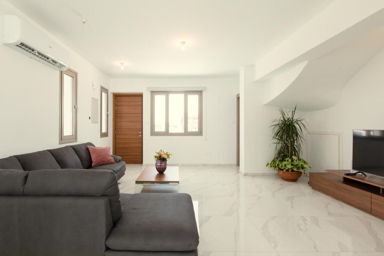 Palm Tree Villas Livadhia Екстер'єр фото