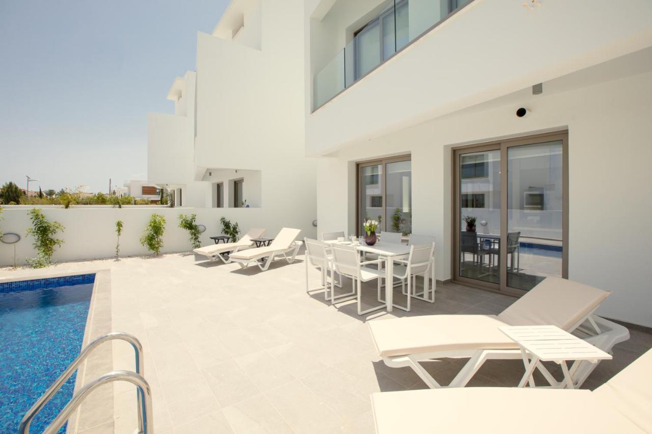 Palm Tree Villas Livadhia Екстер'єр фото