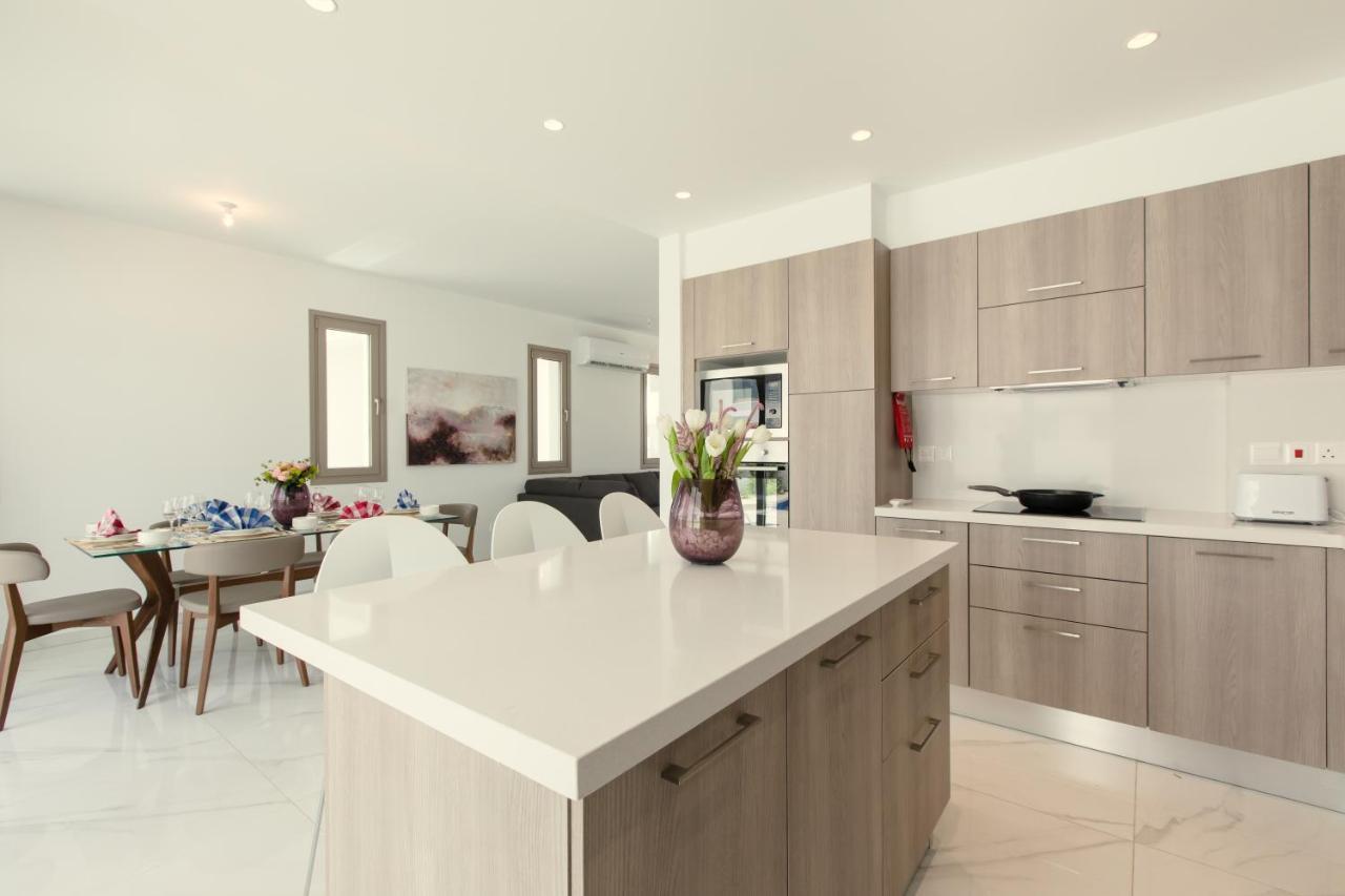 Palm Tree Villas Livadhia Екстер'єр фото