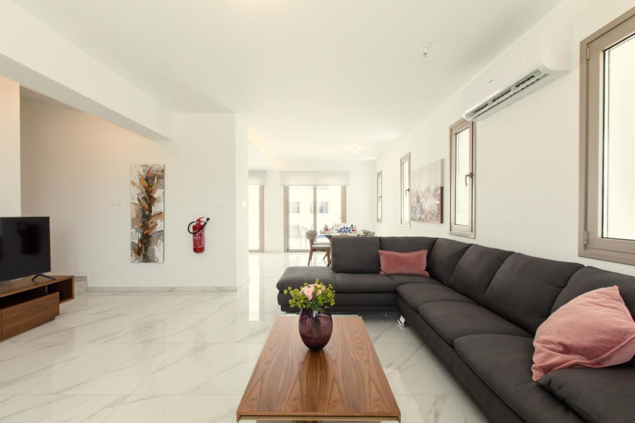 Palm Tree Villas Livadhia Екстер'єр фото